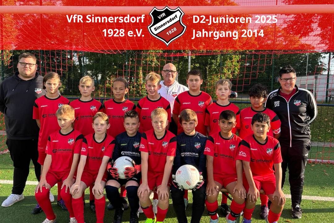 Mannschaftsfoto der E2-Junioren mit den Trainern Denise Ströbelt und Maurice Müller aus der Saison 25/26